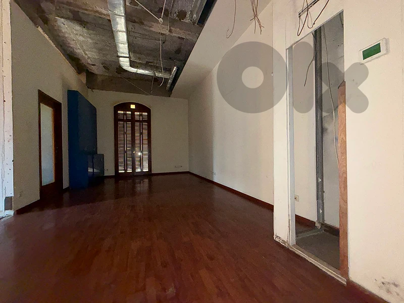 Office For Rent in Downtownمكتب للإيجار في وسط بيروت