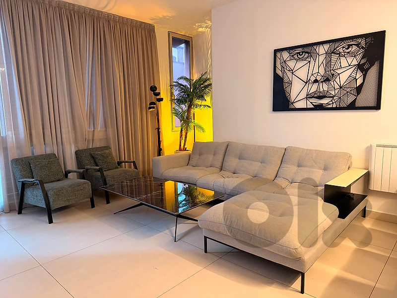 Fully Furnished 1-Bedroom Apartment for Rent – Achrafieh / Mar Mikhael