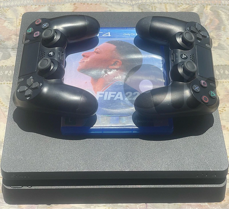 ps4 slim ktir ndife