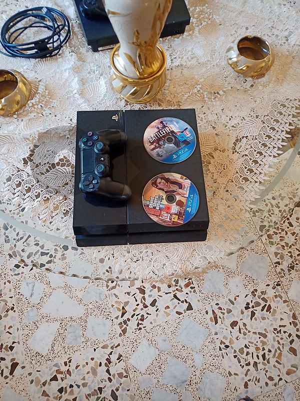 ps4 fat 500 gb +controller+2 cds
