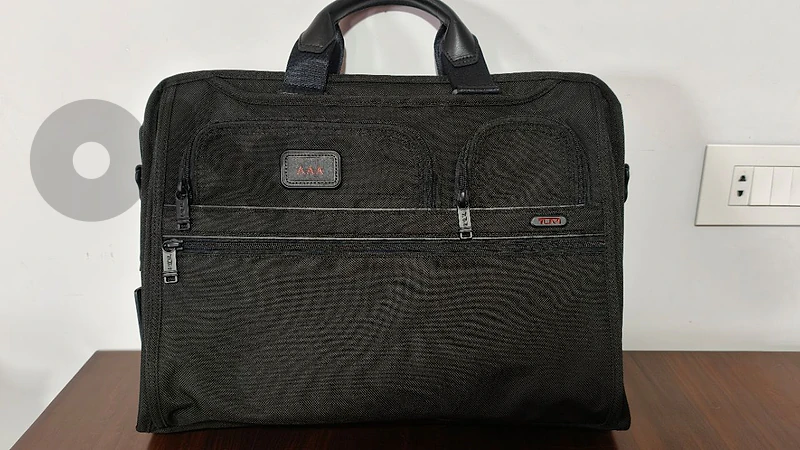 Tumi Alpha Medium 15inch laptop bag / briefcase Tumi Alpha Medium 15inch laptop bag / briefcase