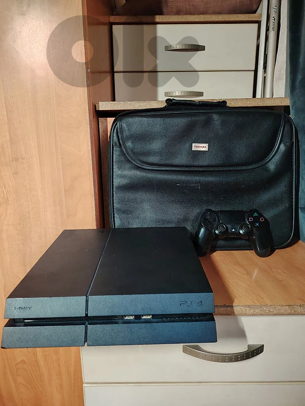 New Ps4 fat + original controller and bag