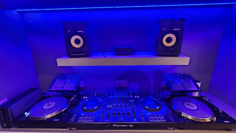 Pioneer XDJ XZ- Like new - for sale