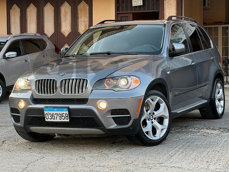 BMW X5 model 2011 5.0 8cylindres 5.0 super clean one owner full options