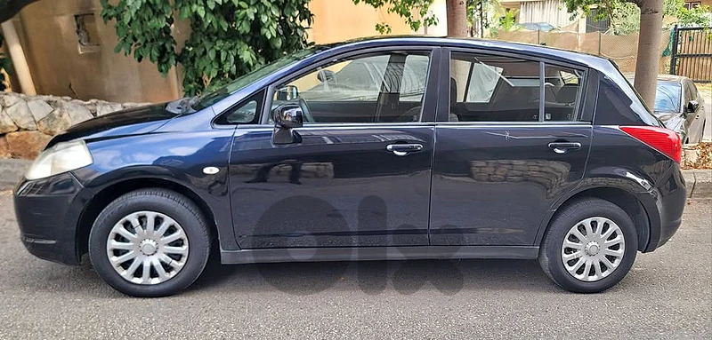 Nissan tida 2008