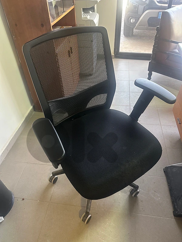 swivel chair ysed