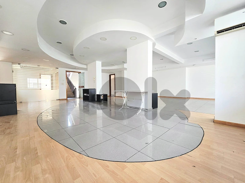 RAO26-5305 Office 230 m² for Rent – Achrafieh
