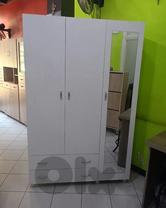 new closet 3 doors with mirror high quality