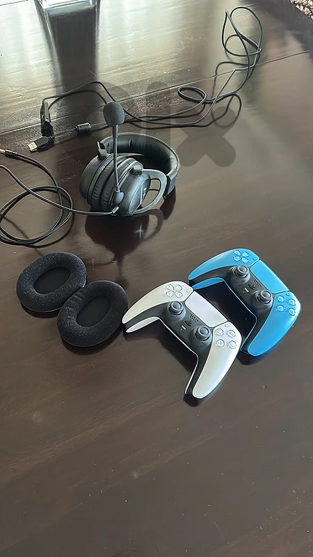 HYPERX HEADSET + PS5 CONTROLLERS