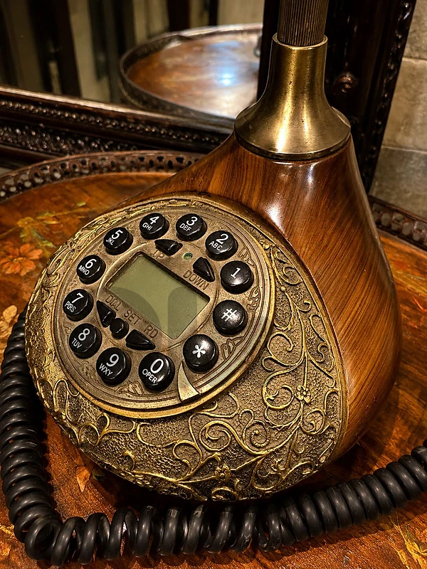 Telephone antique