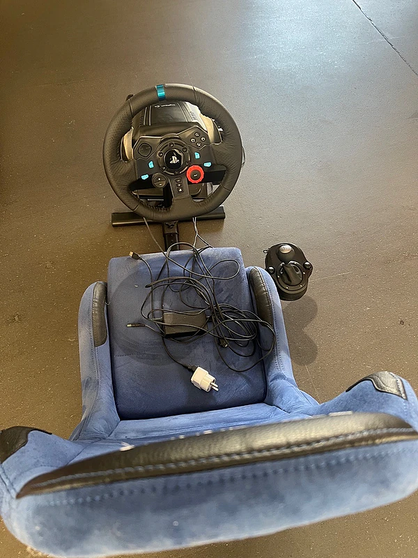 Deadskull Logitech gaming chair