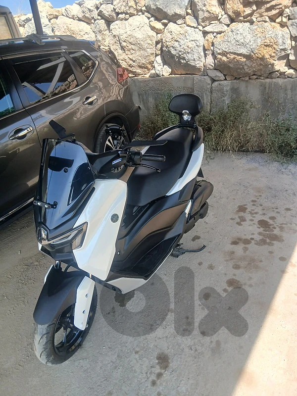 nmax yamaha mechye 10000 jdide 3leya zaweyid 200$