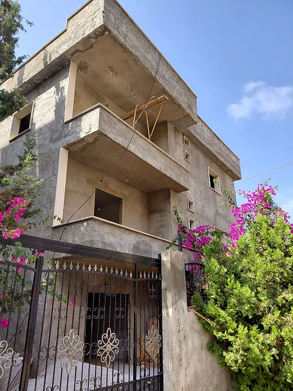 مبنى قيد الانشاء (أو villa) موقع مميز في دوحة الحص كاشف البحر والمدينة