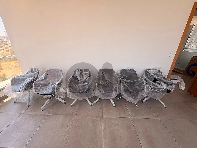 CHAIR VISITOR OFFICE