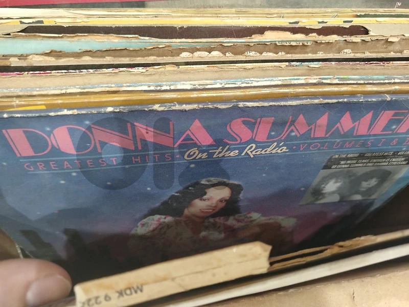 more than 100 record LP اسطوانات