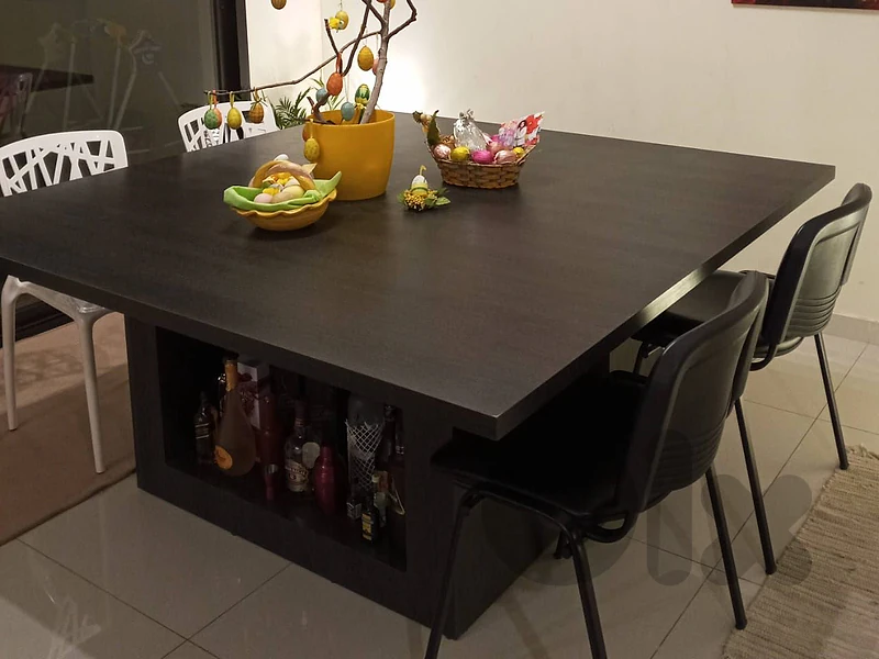 Dining table / meeting table