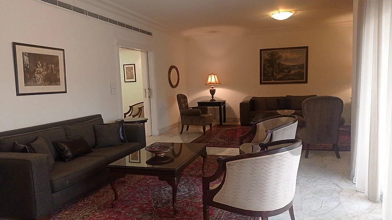 FULLY FURNISHED IN HAMRA PRIME (300SQ) 4 BEDROOMS , (HAMR-103)