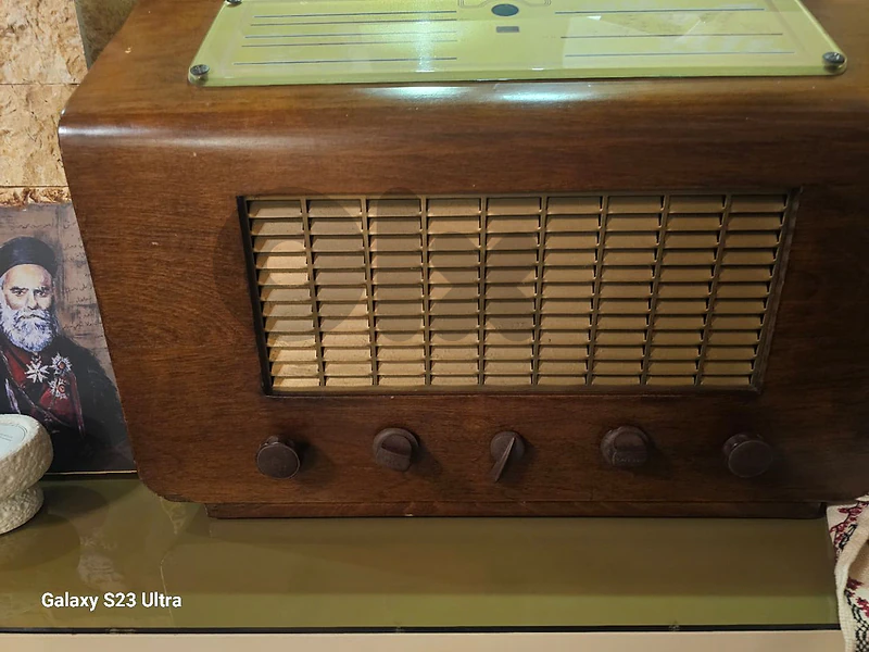 very old radio very old radio
