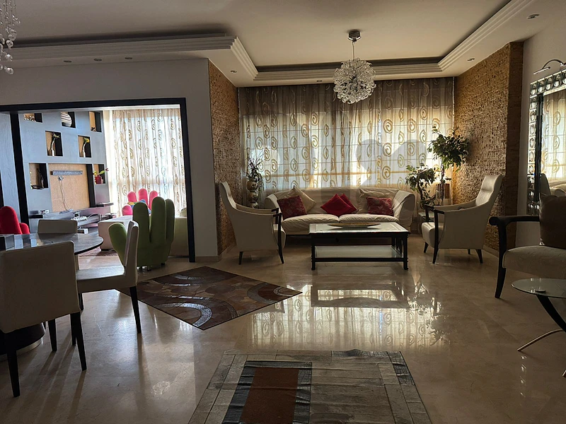 FULLY FURNISHED APARTMENT IN MAZRAA PRIME (250SQ) 4 BEDS , (BTR-531