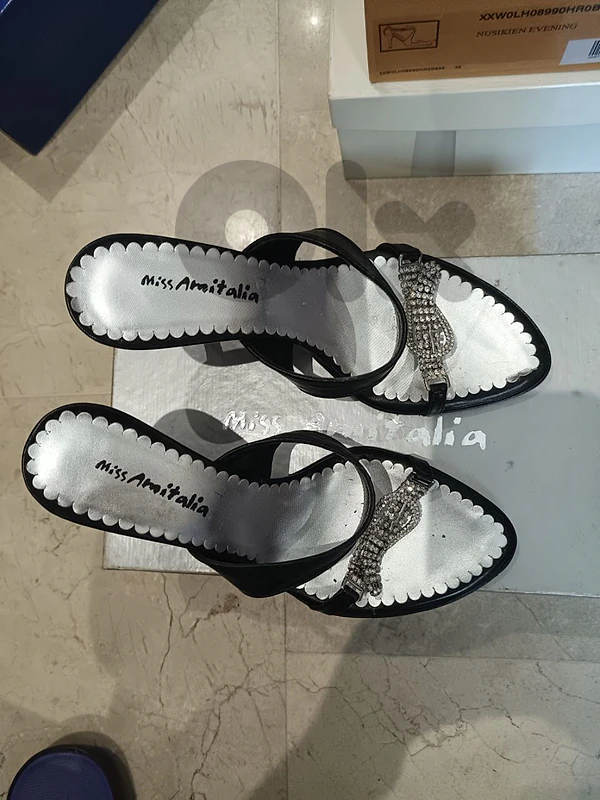 Amitalia sandal 38