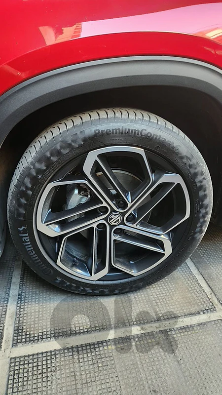 Continental Tyre 225 / 50 / R19 , 100 W Extra Load Content 6 Continental Tyre 225 / 50 / R19 , 100 W Extra Load Content 6