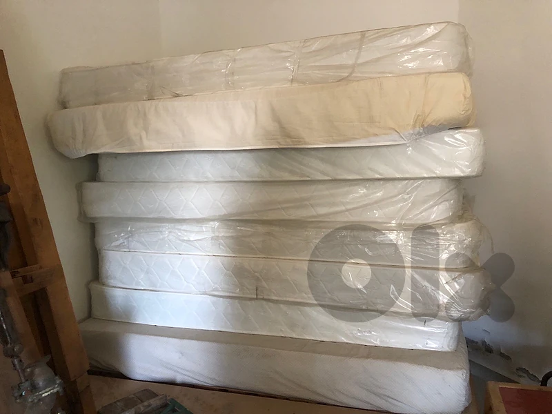 Bed 6 Mattress Matelas de lit almost new 80 usd each