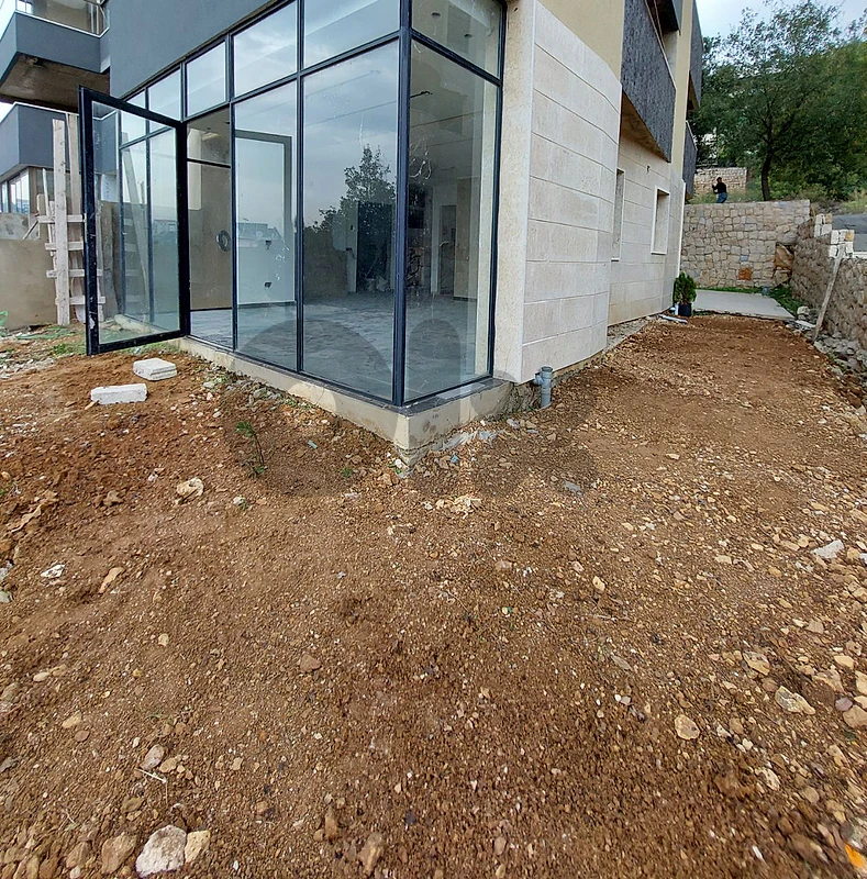 a special 3 bedrooms apartment with garden for sale