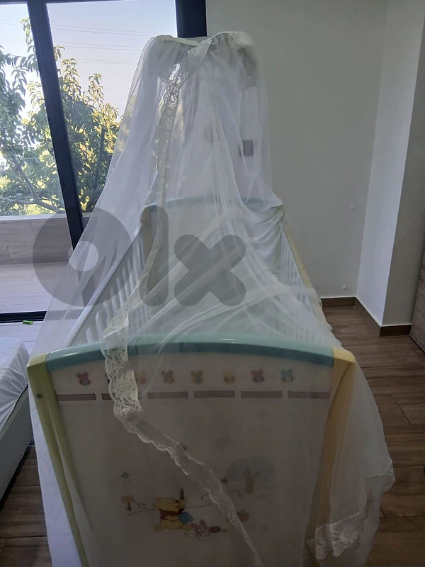 baby crib
