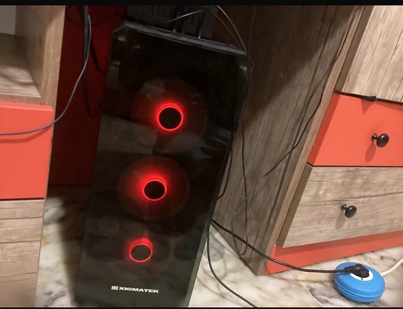 there is screen mouse keyboard mousepad and screen if needed there is screen mouse keyboard mousepad and screen if needed