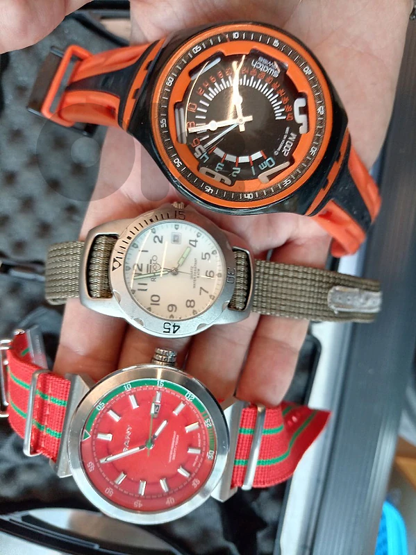 3 vintage watches in excellent condition for 100