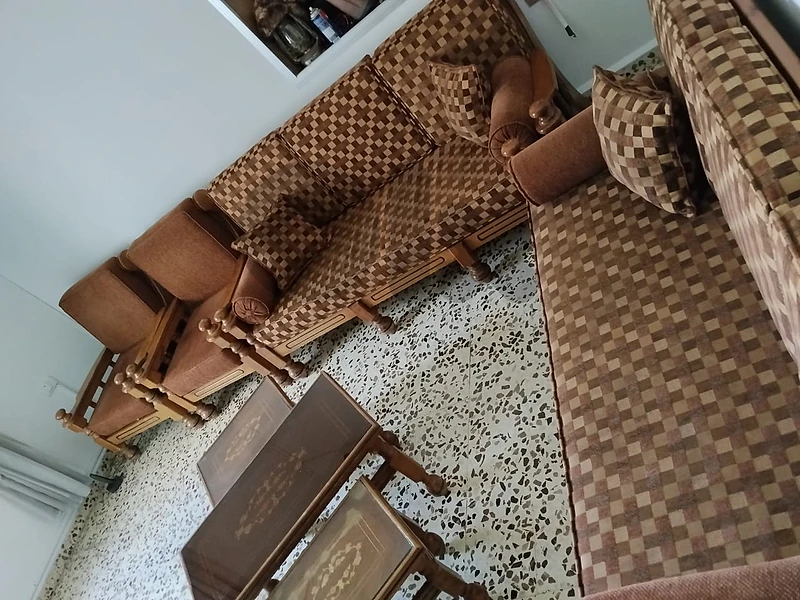 used living room in great condition