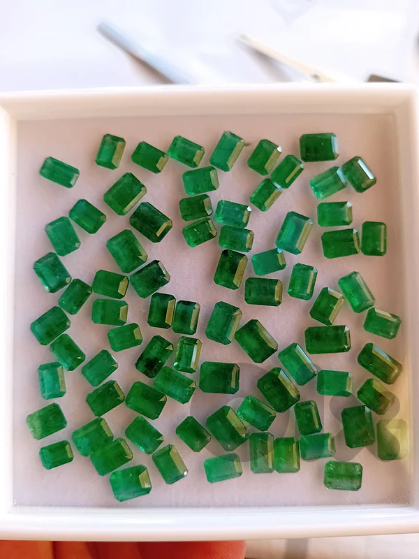 natural emerald, 62.83 ct parcel