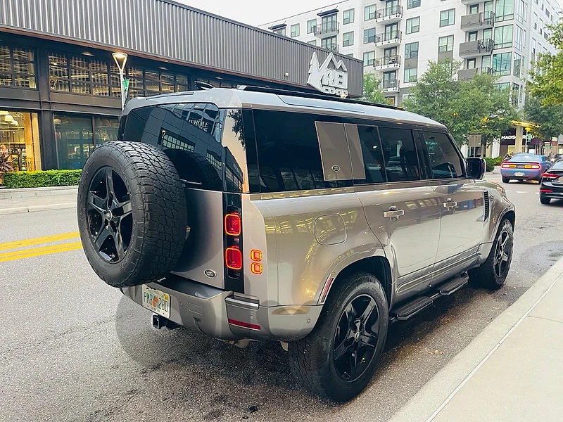 Land Rover Defender 2020 P400- SE 6 cyl