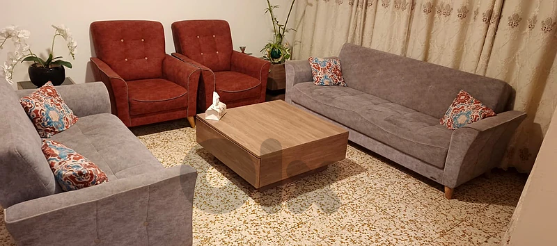 صالون للبيع