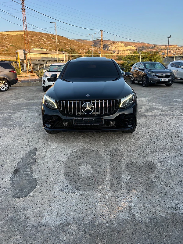 Mercedes-Benz GLC300 4matic coupe clean carfax Mercedes-Benz GLC300 4matic coupe clean carfax