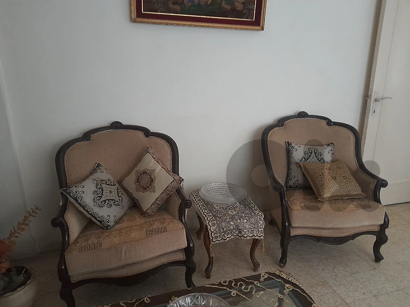 صالون  ملكي مستعمل مع ٣ طاولات