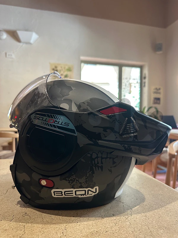 beon stratos b707 helmet- size M