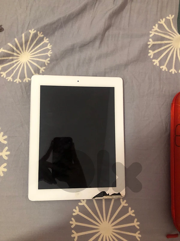 Apple iPad 4th Gen - White - For Parts / Scrap Apple iPad 4th Gen - White - For Parts / Scrap