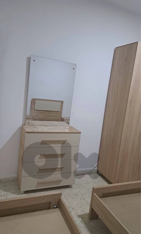 شفنيرة مع مراية جديدة من المعمل