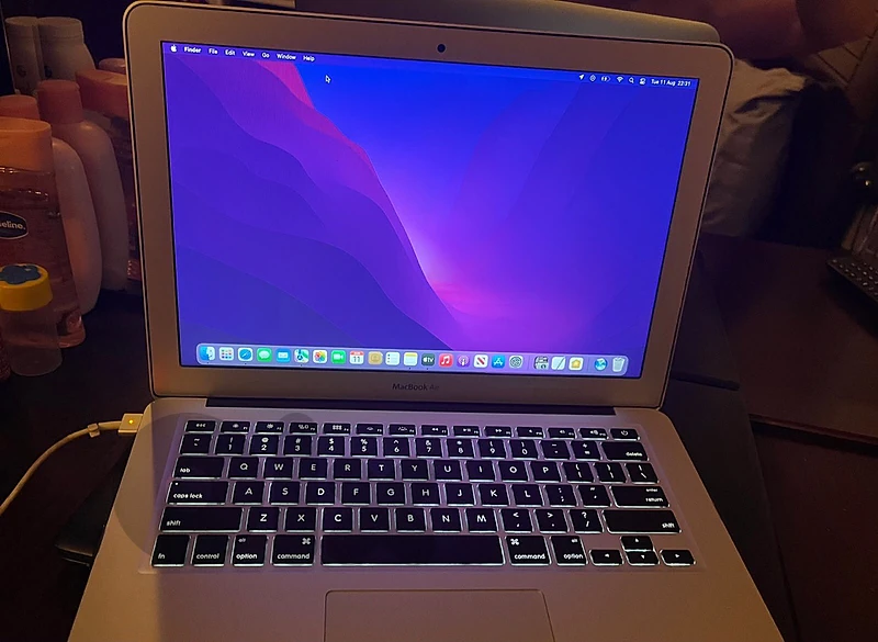 mackbook pro like new