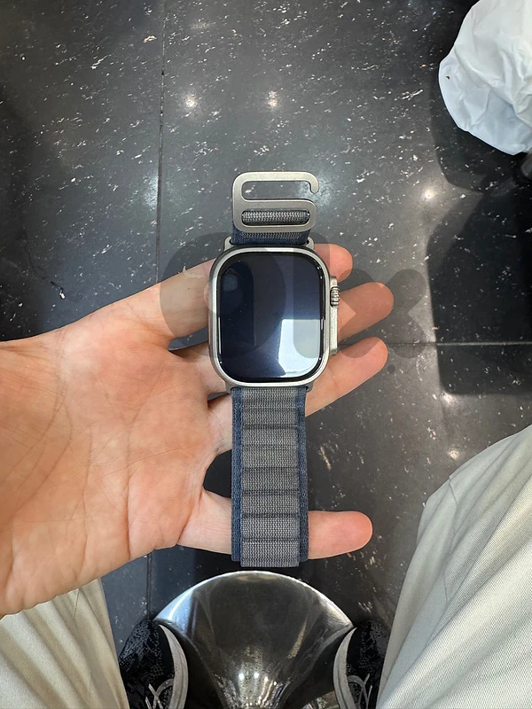 apple watch ultra 2 no scratches battery 94% with 2 band