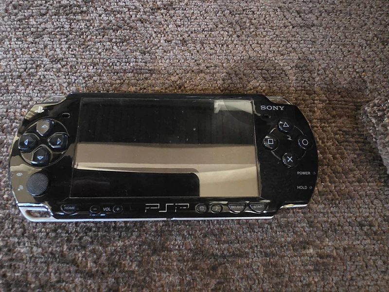 PSP 2000 - modded with games