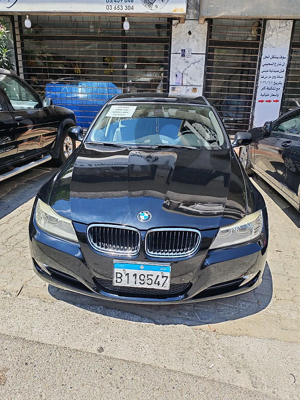 BMW 328i V6 2011  black on black 4 new tires
