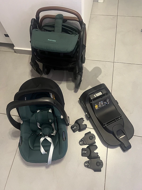 Maxi Cosi Stroller and Car Seat with accessories