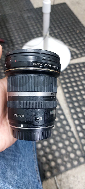 Canon EF-S 10-22mm f/3.5-4.5 USM ultra-wide-angle zoom lens. Canon EF-S 10-22mm f/3.5-4.5 USM ultra-wide-angle zoom lens.