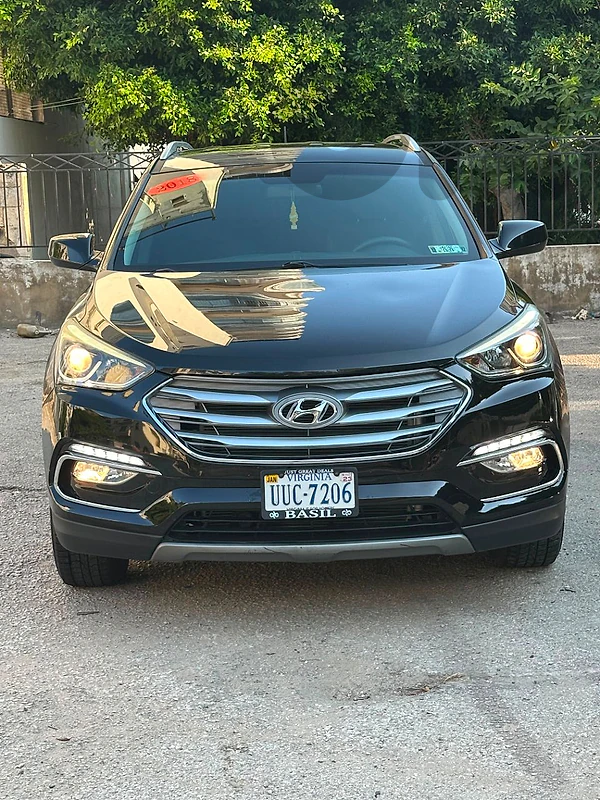 Hyundai Santa Fe 2018 4x4 extra clean 4 slinder