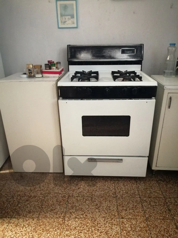 فرن غاز مستعمل بحالة جيدة