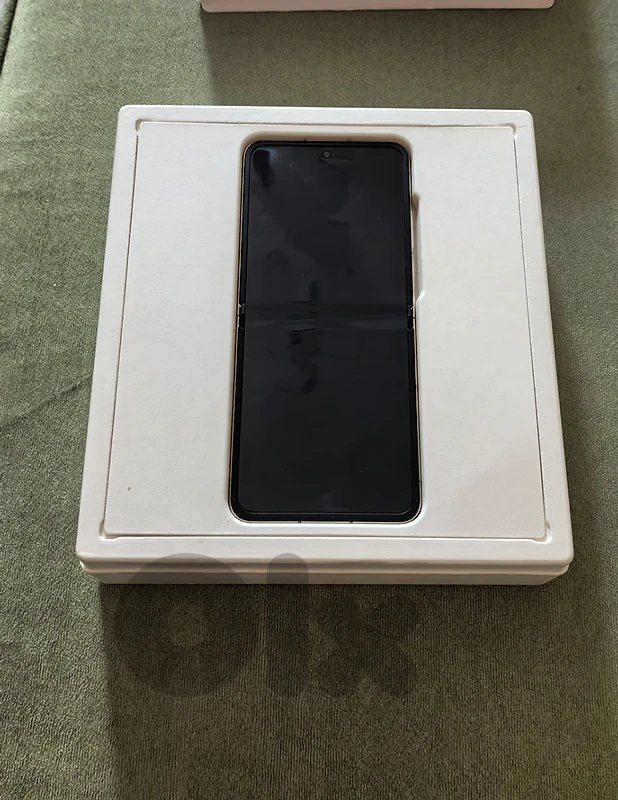 tecno phantom v flip2  box and chager 70wat