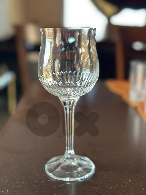 Crystal goblet / wine glass rounded bowl.