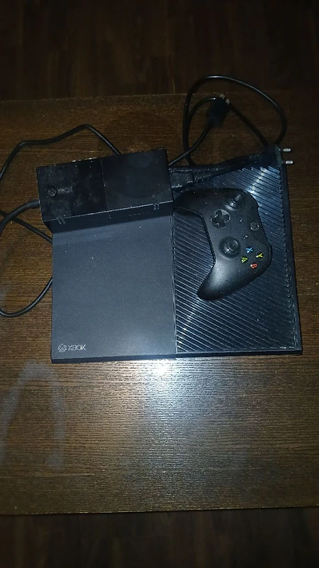 Xbox one with 1 controller and its necessary adapter